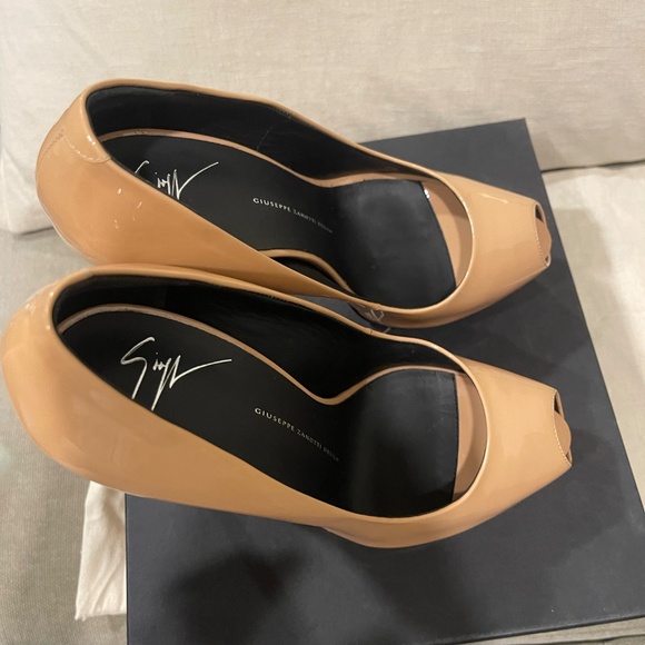 Giuseppe Zanotti Nude Patent Heel - Picture 4 of 6